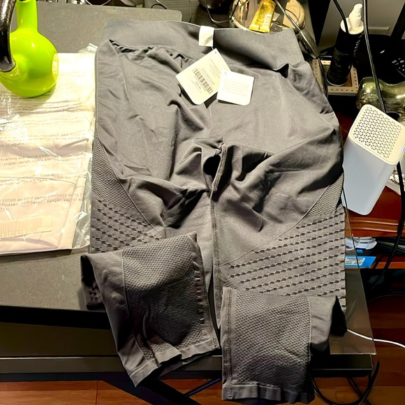 FABLETICS 7/8 , tag price is US Dollars! — olive green - Picture 1 of 2